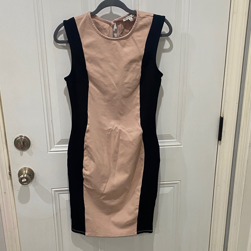 Haute Monde Woman’s Large Black and light pink Midi Dress